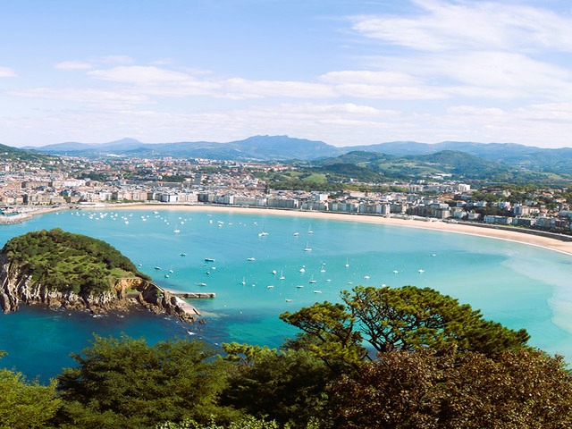 Playa-de-la-Concha-Donostia-San-Sebastian